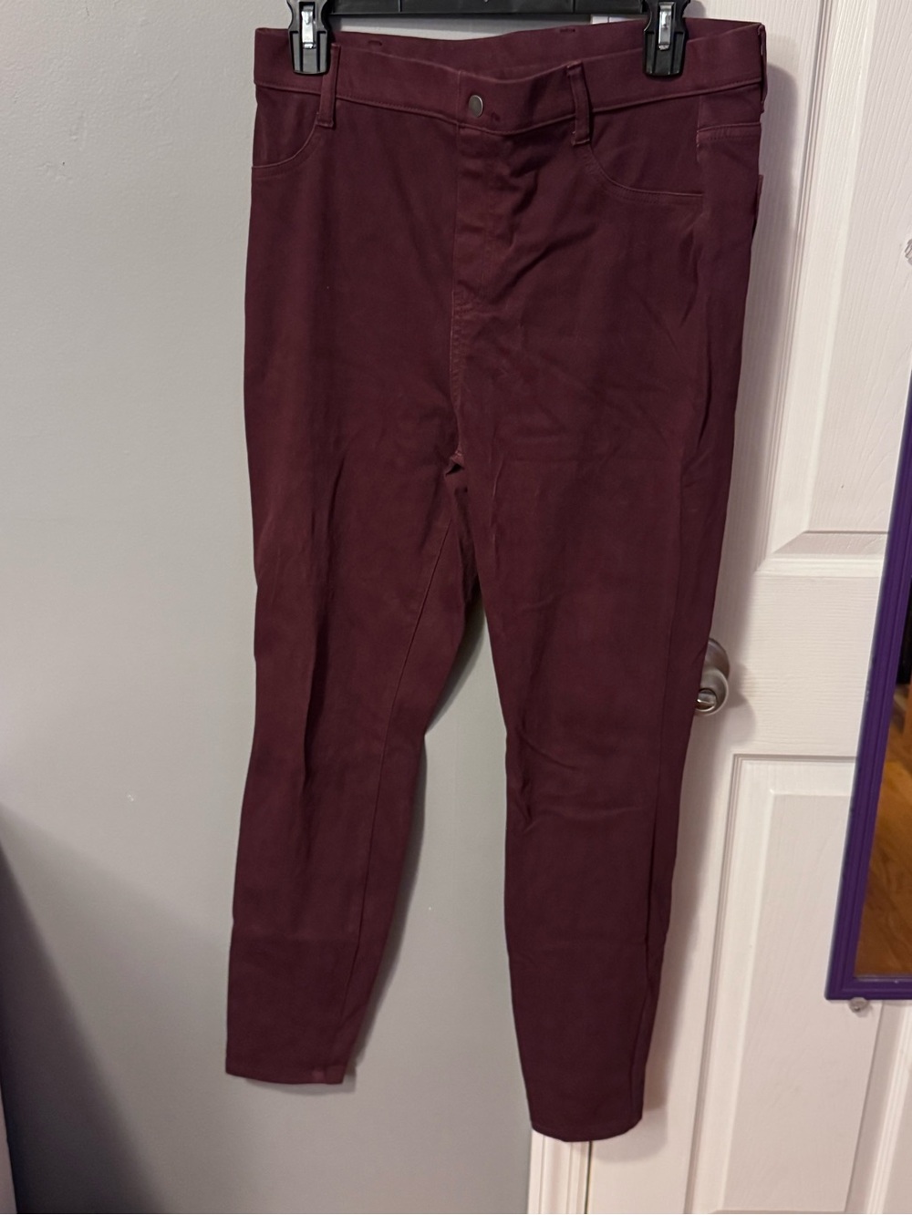 SHEIN Men's Slim Burgundy Chinos